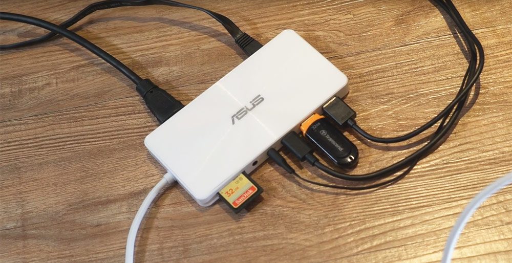 Yes, there's a single USB 3.1 port on this laptop, but an adapter is included an others are available to buy on the side