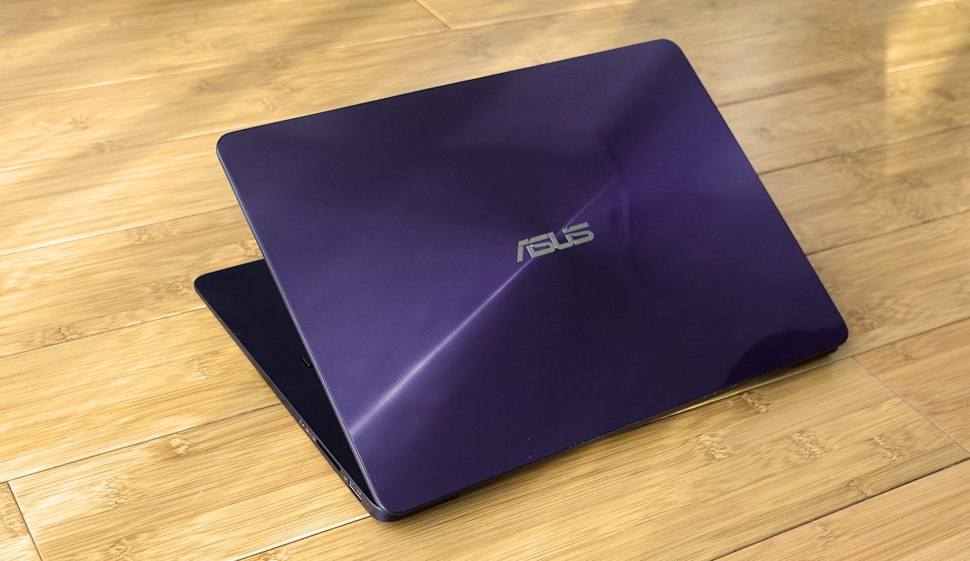 Expect the Zenbook UX430 to start at $899 in the US and 999 EUR in Europe