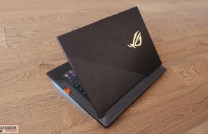 asus rog scar iii exterior1