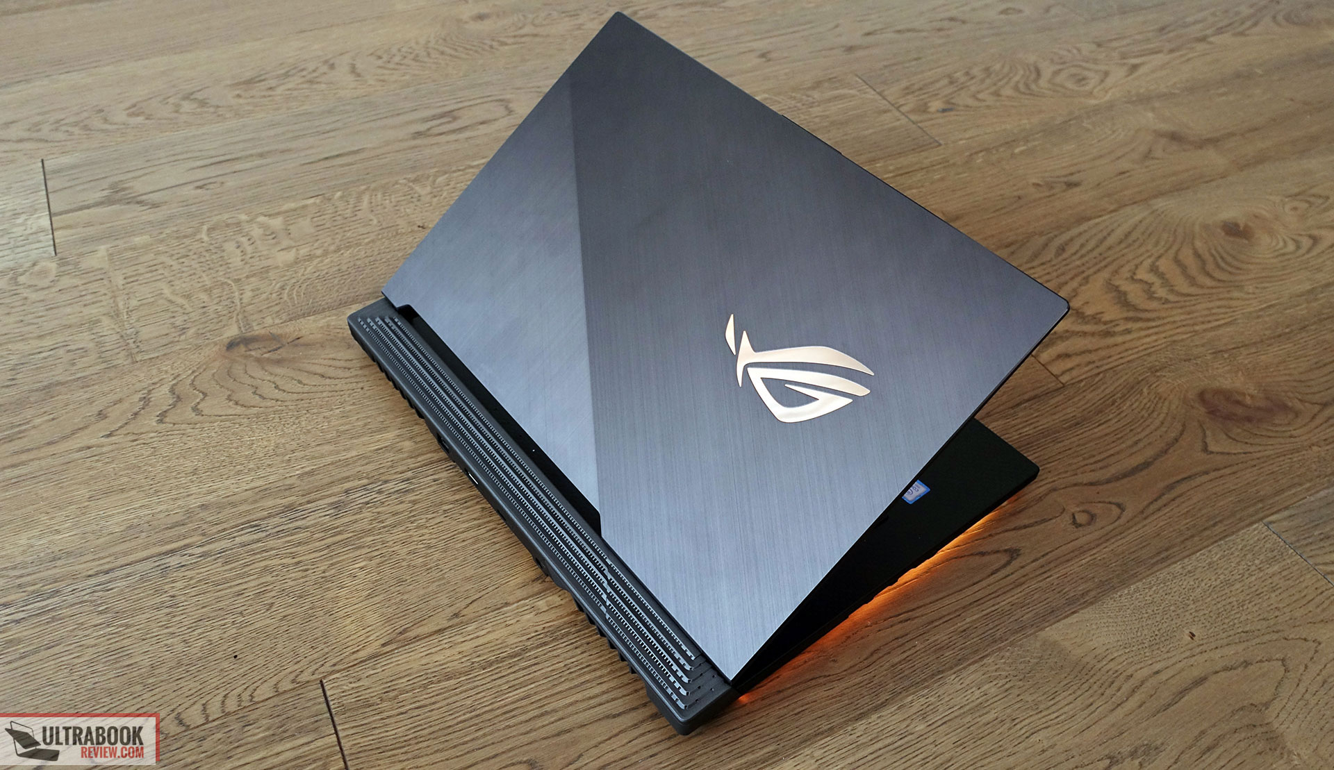 Asus ROG Strix Scar III G531GW design exterior