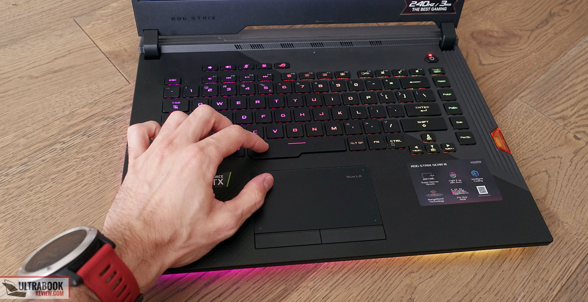 Asus ROG Strix Scar III G531GW keyboard and clickpad