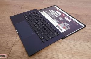 Asus ExpertBook B9450FA - falt screen