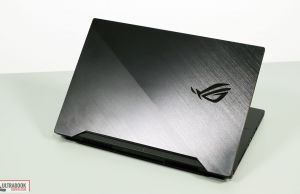 Asus Zephyrus S15 - clean exterior