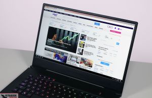 Asus Zephyrus S15 - screen bezels