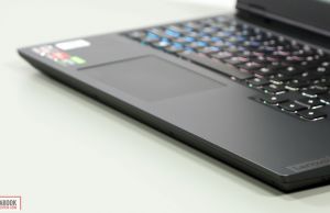 Lenovo Legion 5 - front lip