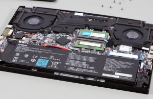 Gigabyte Aero 15 XB internals - battery, speakers