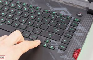 Asus ROG Scar 15 - numpad, arrows