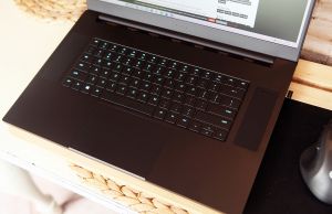 Razer Blade Pro 17 - keyboard and clickpad