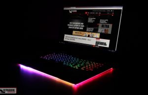 Asus ROG Strix SCAR 17 - light strip