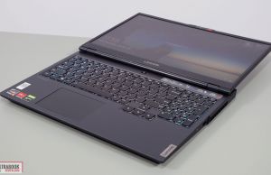 Lenovo Legion 5 - screen back flat