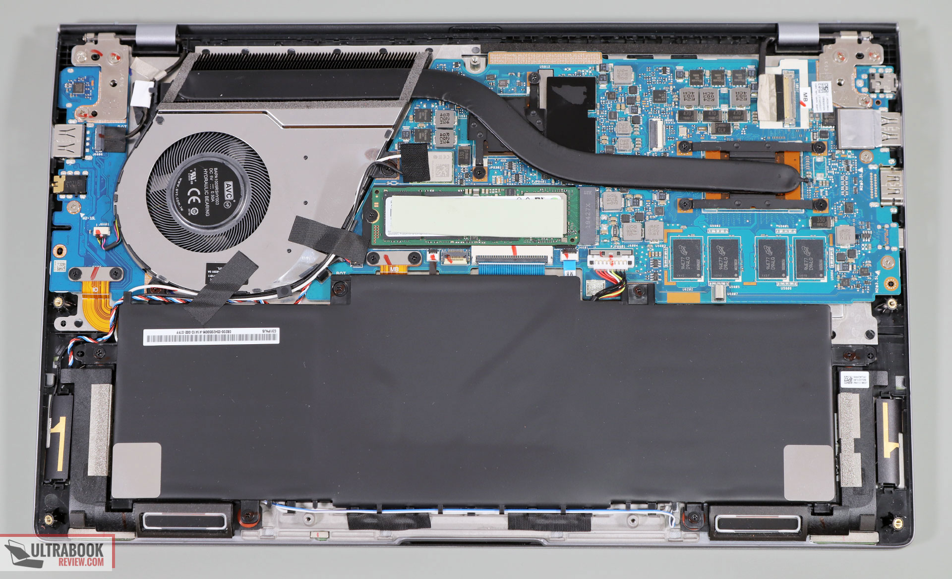 ZenBook 14 Q407IQ internal design