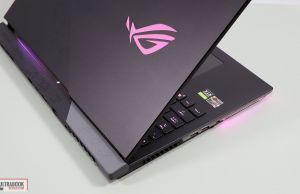 2021 Asus ROG Strix Scar 17 - exterior