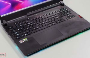 2021 Asus ROG Strix Scar 17 -ineriroa nd smudges