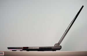 2021 Asus ROG Strix Scar 17 - profile