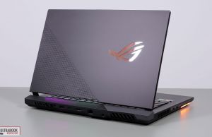 2021 Asus ROG Scar 15 - exterior