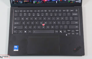 Lenovo Thinkpad X1 Carbon vs. Asus Expertbook Ultra comparison interior keybopard smudges