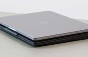 Lenovo ThinkPad X1 Carbon vs. MacBook Air, ThinkPad T14 and T14s, Yoga 9i 2-in-1, Zenbook S14 thinkpad x1carbon macbookair sides2
