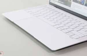 Lenovo Thinkpad X1 Carbon vs. Asus Expertbook Ultra comparison touchpad 1