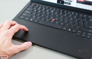 Lenovo Thinkpad X1 Carbon vs. Asus Expertbook Ultra comparison touchpad